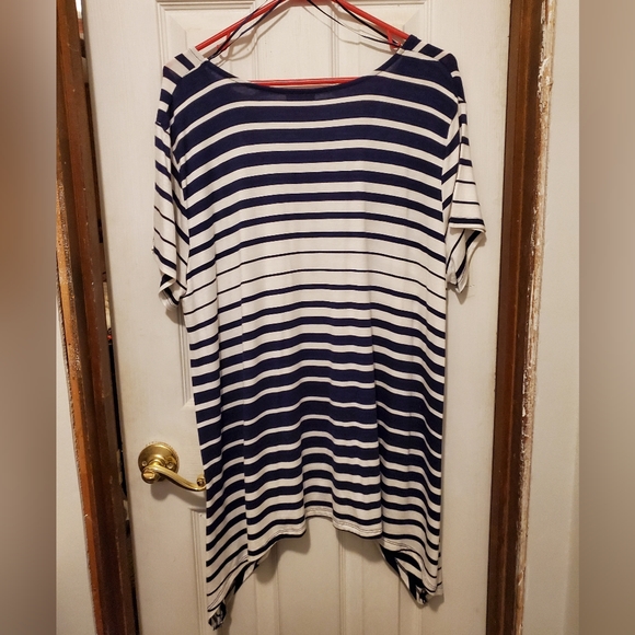 Short Sleeve Navy Blue and White Blouse - Picture 4 of 5